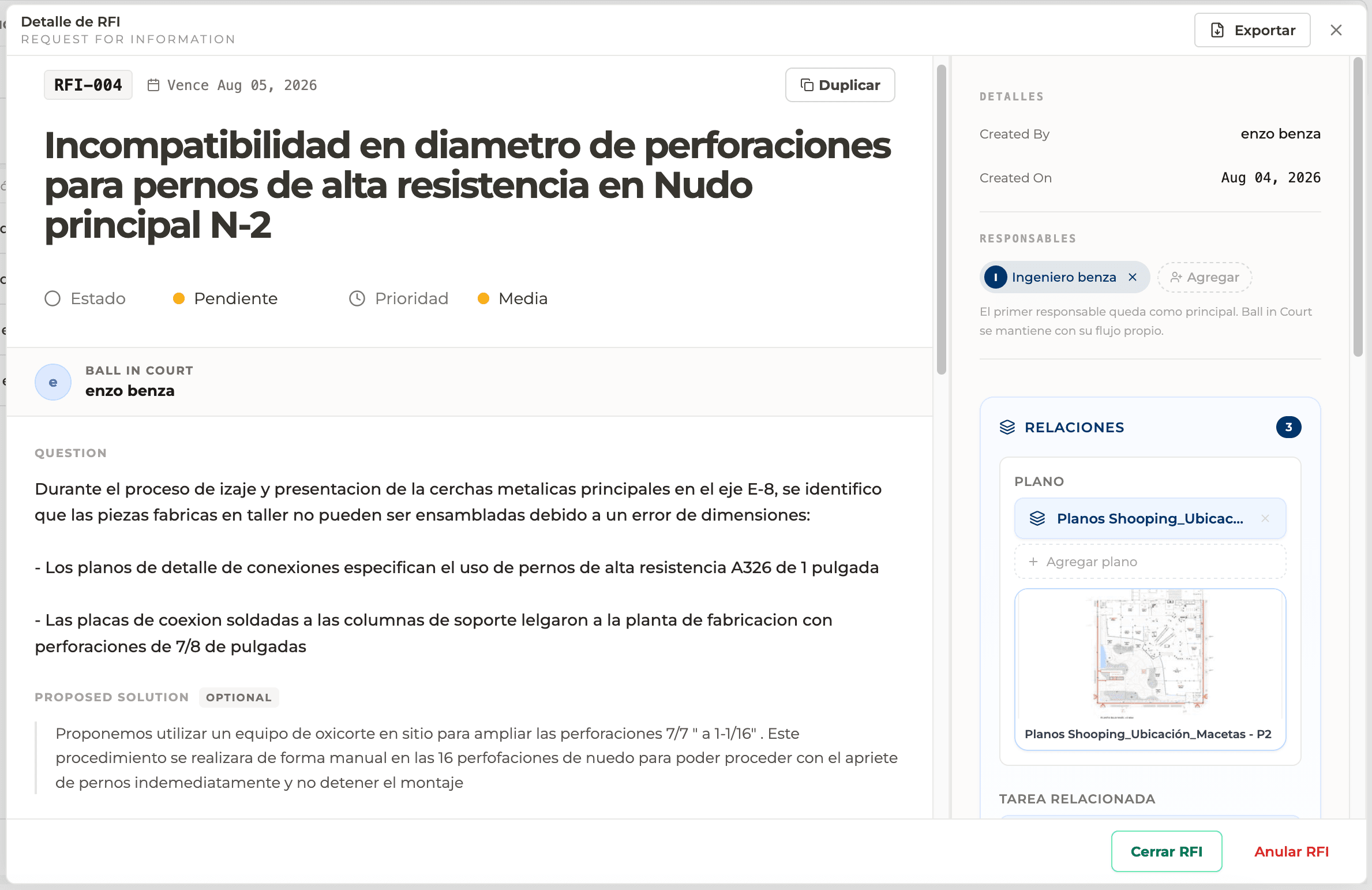 Detalle de un RFI en Perfour con pregunta, responsables, estado, prioridad y relaciones